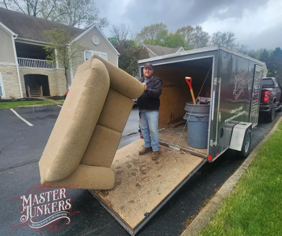 How to Get Rid of a Couch in Lewis Center, Ohio? 2 master junkers couch removal