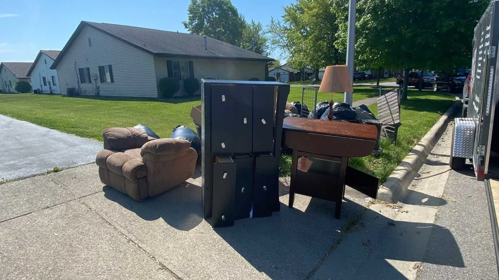 How Much Does Furniture Removal Cost in Columbus, OH? 1 furniture ready for removal